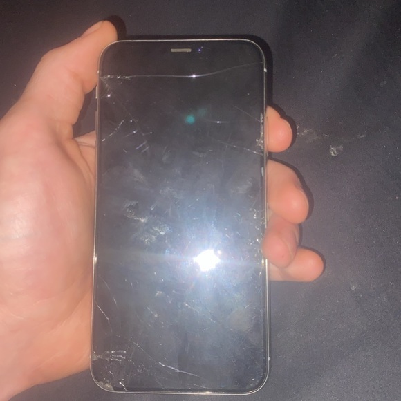 It’s a little cracked and used but works perfectly fine - Picture 2 of 2